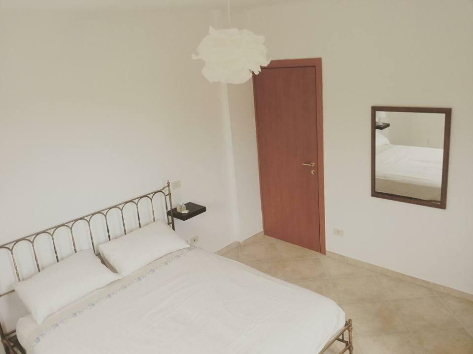 Gaietta Bed and Breakfast Frassineto Po Exteriör bild
